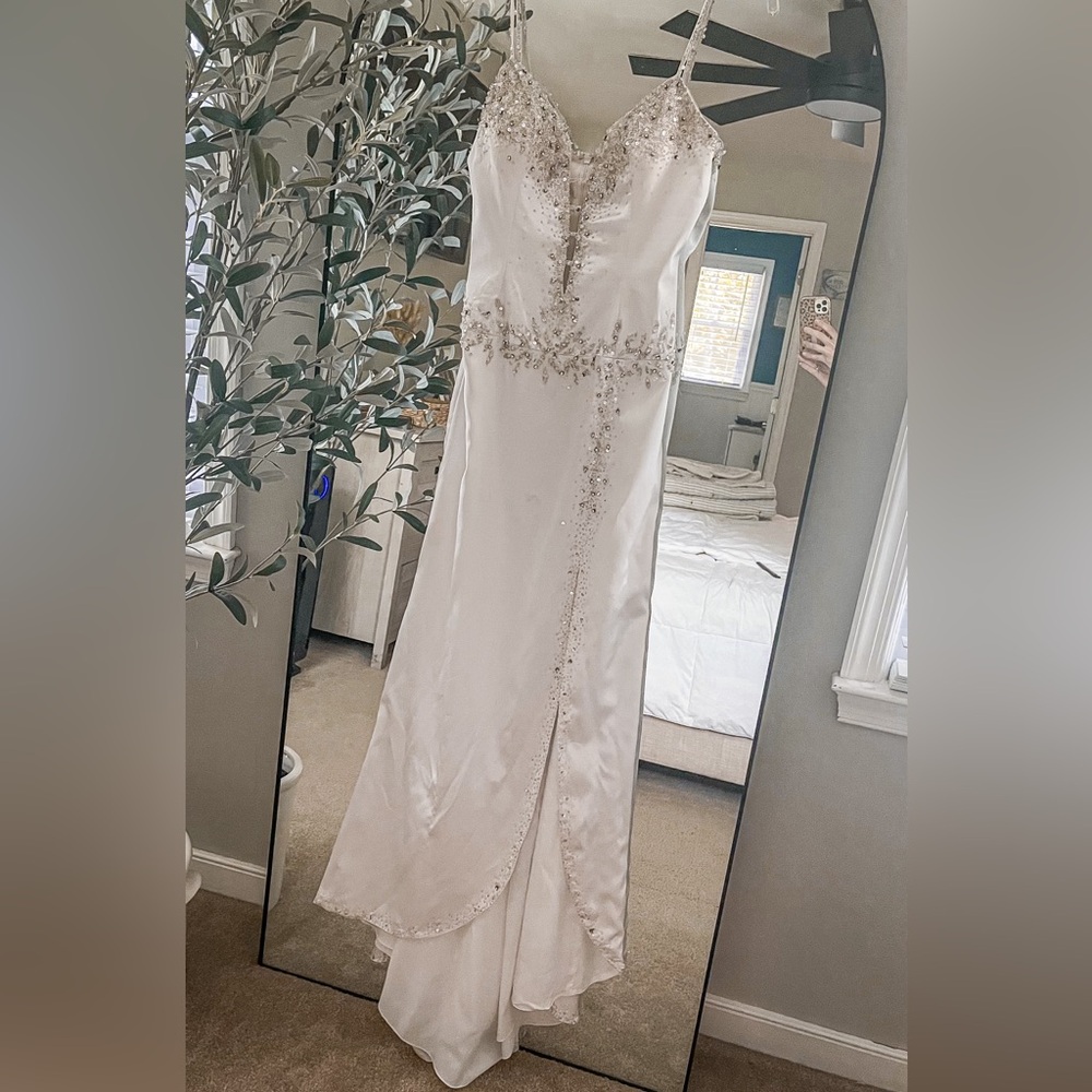 Formal Dress - Picture 2 of 8